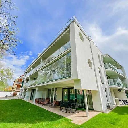 Bauhaus Wellness 105 * Siófok